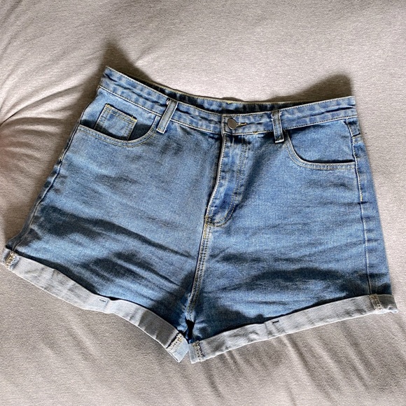 Women’s High Waisted Denim Shorts - Shein Denim Shorts - Women’s XL Denim Shorts - Picture 2 of 6